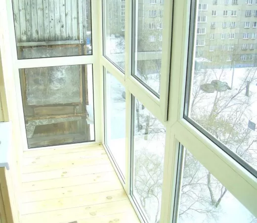 Французское остекление балкона пластиковыми окнами в Зеленограде