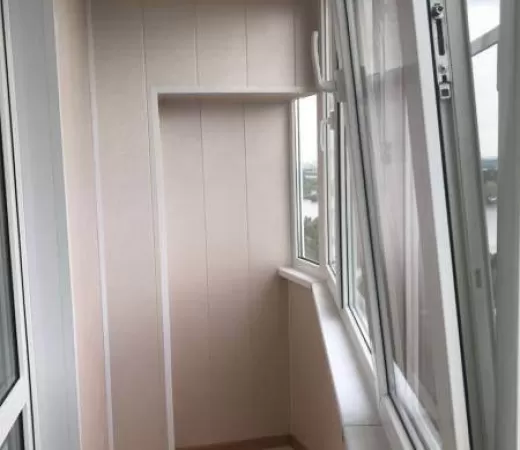 Остекление лоджии Рехау и отделка балкона пластиковыми панелями в Зеленограде