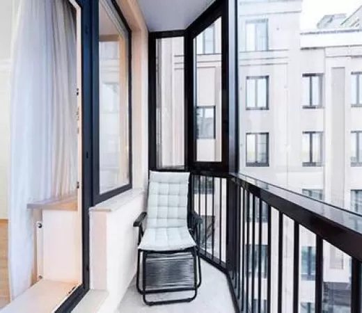Французское остекление балкона алюминиевыми окнами в Зеленограде