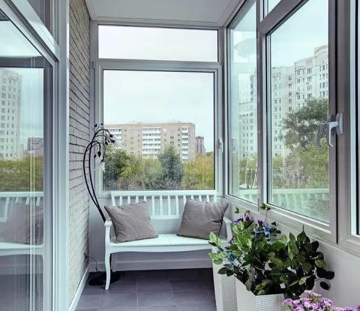 Холодное остекление балкона панорамными окнами в Зеленограде