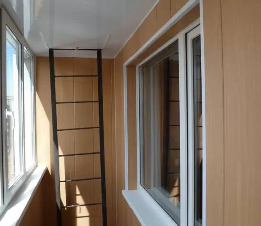 Светлые пластиковые панели для отделки балконов в Зеленограде