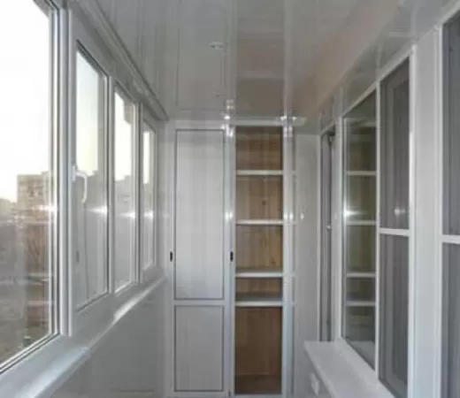 Пластиковое остекление и комбинированная отделка балкона в Зеленограде