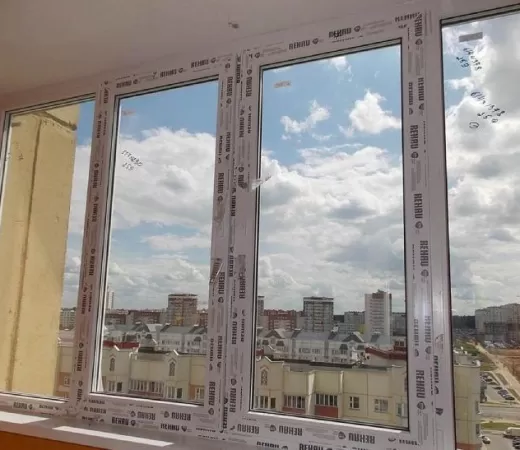 Теплое панорамное остекление лоджии пластиковыми окнами REHAU в Зеленограде