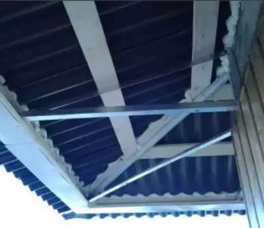 Зависимая крыша на балкон с остеклением в Зеленограде