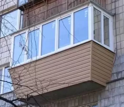 Отделка балкона сайдингом с выносом подоконника в Зеленограде
