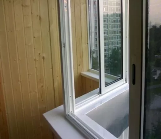 Холодное остекление балкона алюминиевыми окнами в Зеленограде