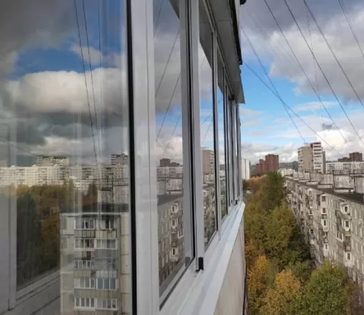 Алюминиевое раздвижное остекление балкона в Зеленограде