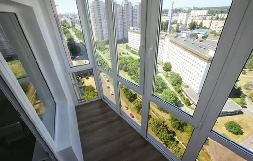Панорамное остекление балкона ПВХ окнами